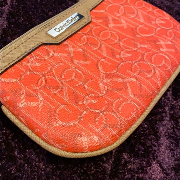 Calvin Klein zip wristlet wallet - Picture 2 of 7